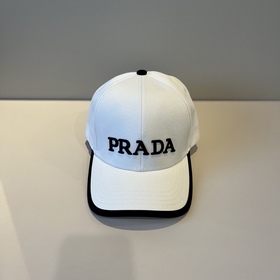 Новая классическая бейсболка PRADA — в