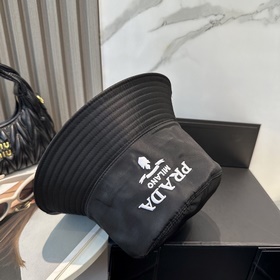 [Prada] Новая рыбацкая кепка Prada с в