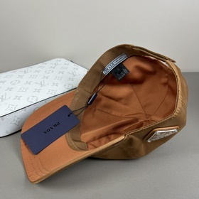 Оригинальная бейсболка Prada с классич