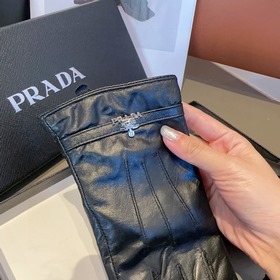 Новые женские перчатки Prada из овечье