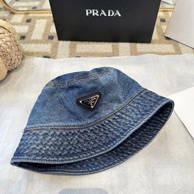 Классическая рыбацкая кепка Prada с тр