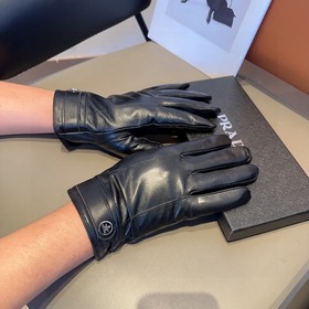 Новые мужские перчатки Prada из овечье