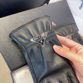 Перчаткиз овечьей кожи Prada, модные п