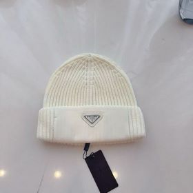 Новая вязаная шапка Prada из полярного