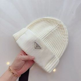 Новая вязаная шапка Prada из полярного