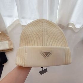 Новая вязаная шапка Prada из полярного