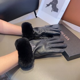 Женские перчатки Prada из овечьей кожи