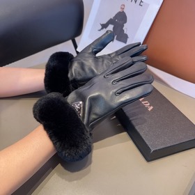 Женские перчатки Prada из овечьей кожи