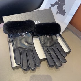 Женские перчатки Prada из овечьей кожи