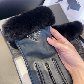 Женские перчатки Prada из овечьей кожи