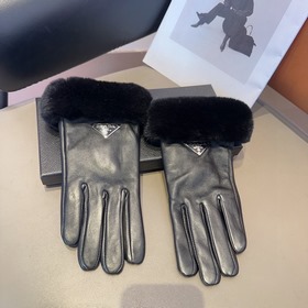 Женские перчатки Prada из овечьей кожи