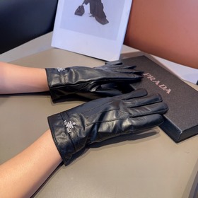 Новые женские перчатки Prada из овечье