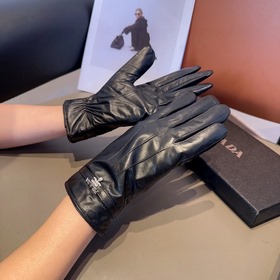 Новые женские перчатки Prada из овечье