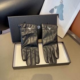 Новые женские перчатки Prada из овечье
