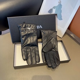 Новые женские перчатки Prada из овечье