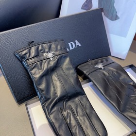 Новые женские перчатки Prada из овечье
