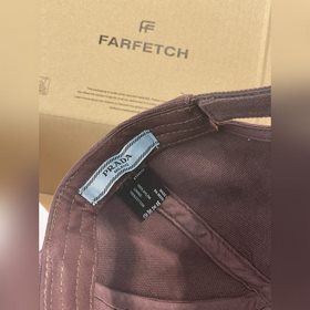 Новая модель бейсболки PRADA с вышитым