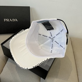 Новая классическая бейсболка PRADA — в