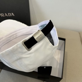 Новая классическая бейсболка PRADA — в
