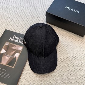 Бейсболка Prada из высококачественного