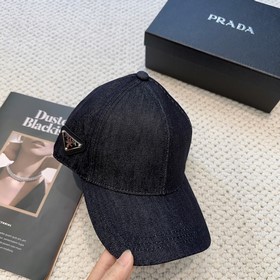 Бейсболка Prada из высококачественного