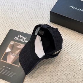 Бейсболка Prada из высококачественного