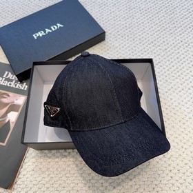 Бейсболка Prada из высококачественного