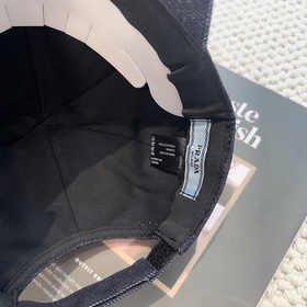 Бейсболка Prada из высококачественного