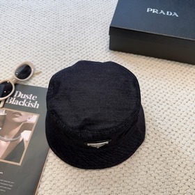 Денимная кепка Prada в форме переверн