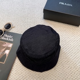 Денимная кепка Prada в форме переверн