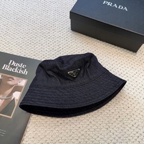 Денимная кепка Prada в форме переверн