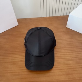 Новая бейсболка Prada из коллекции «Ра
