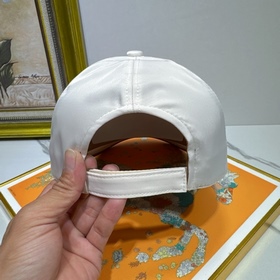 Хит продаж [PRADA] — модная бейсболка