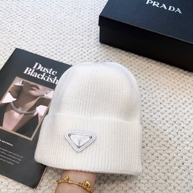 Новая женская вязаная шапка Prada с тр