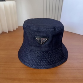 Рыбацкая кепка Prada с буквенным прин