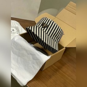 Рыбацкая кепка Prada в полоску