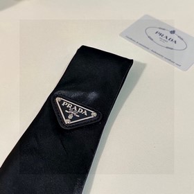 PRADA (Прада) — популярный и универсал