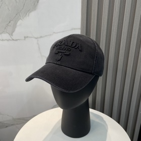 В комплекте с защитным чехлом [Prada]