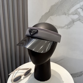 Хит продаж： новая модель кепки Prada с