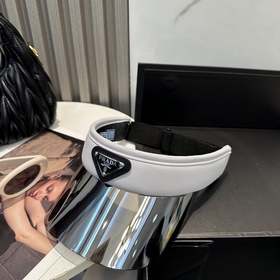 Хит продаж： новая модель кепки Prada с