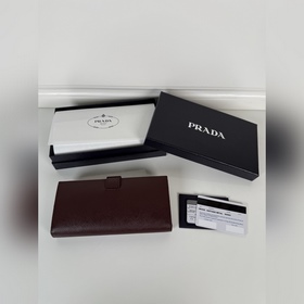 Новейший кожаный кошелек PRADA с треуг
