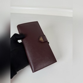 Новейший кожаный кошелек PRADA с треуг