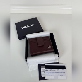 Мужской бумажник-клапан PRADA, модель