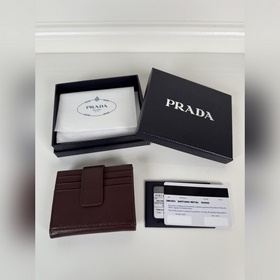 Мужской бумажник-клапан PRADA, модель 