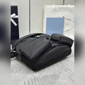Новая модель мужской сумки через плеч