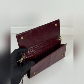 Этот кошелек отличается изысканным диз