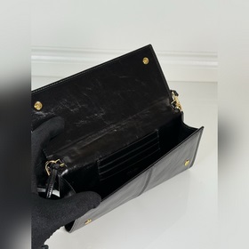 Этот кошелек отличается изысканным диз