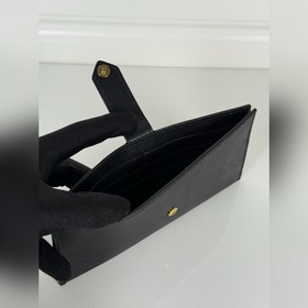Этот элегантный изысканный кошелек бол