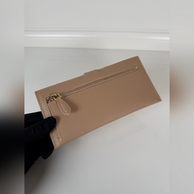 Этот элегантный изысканный кошелек бол
