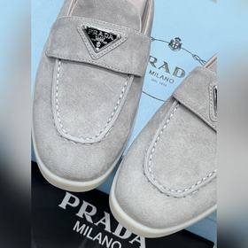PRADA Пара модных лоферов-сандалий PR